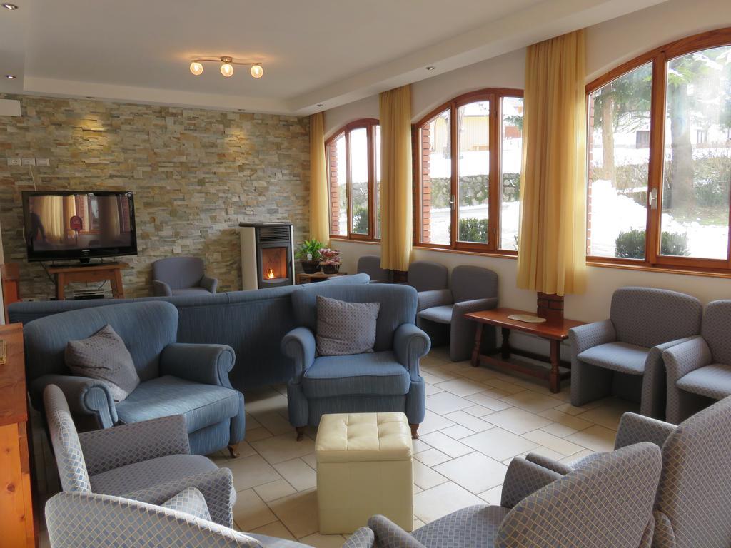 Hotel alle Rose Cavedago Esterno foto