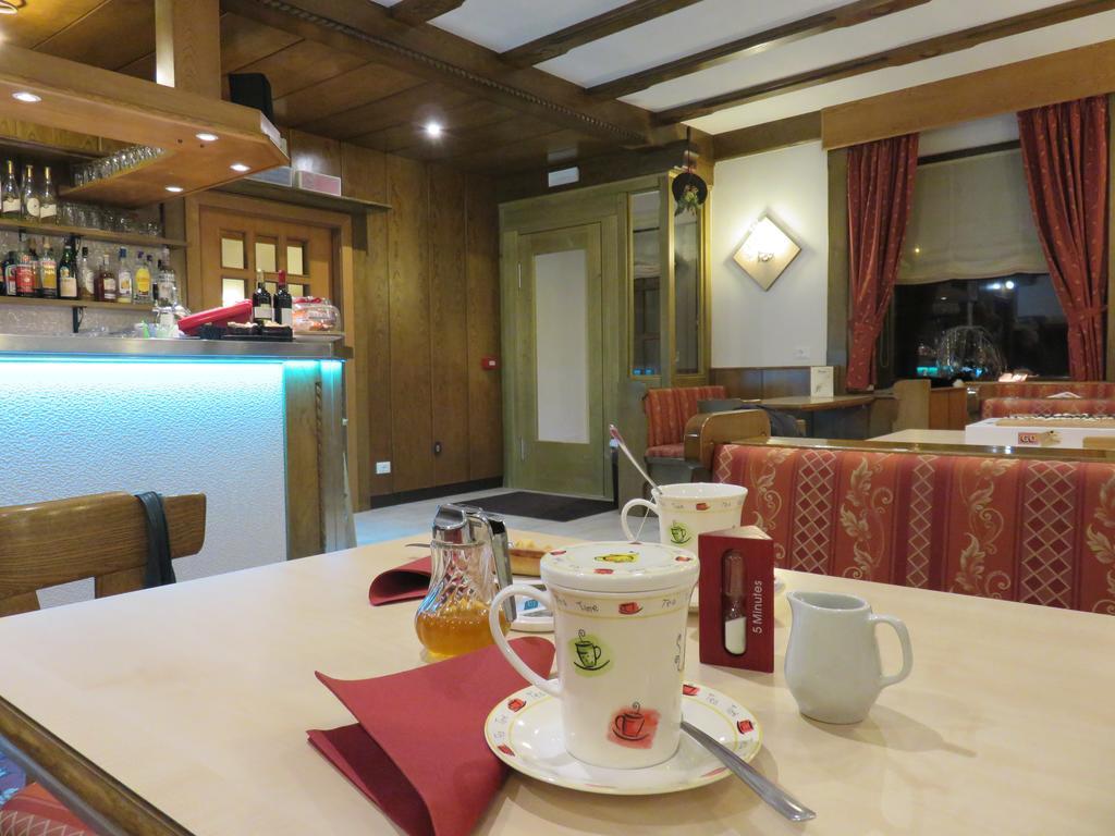 Hotel alle Rose Cavedago Esterno foto
