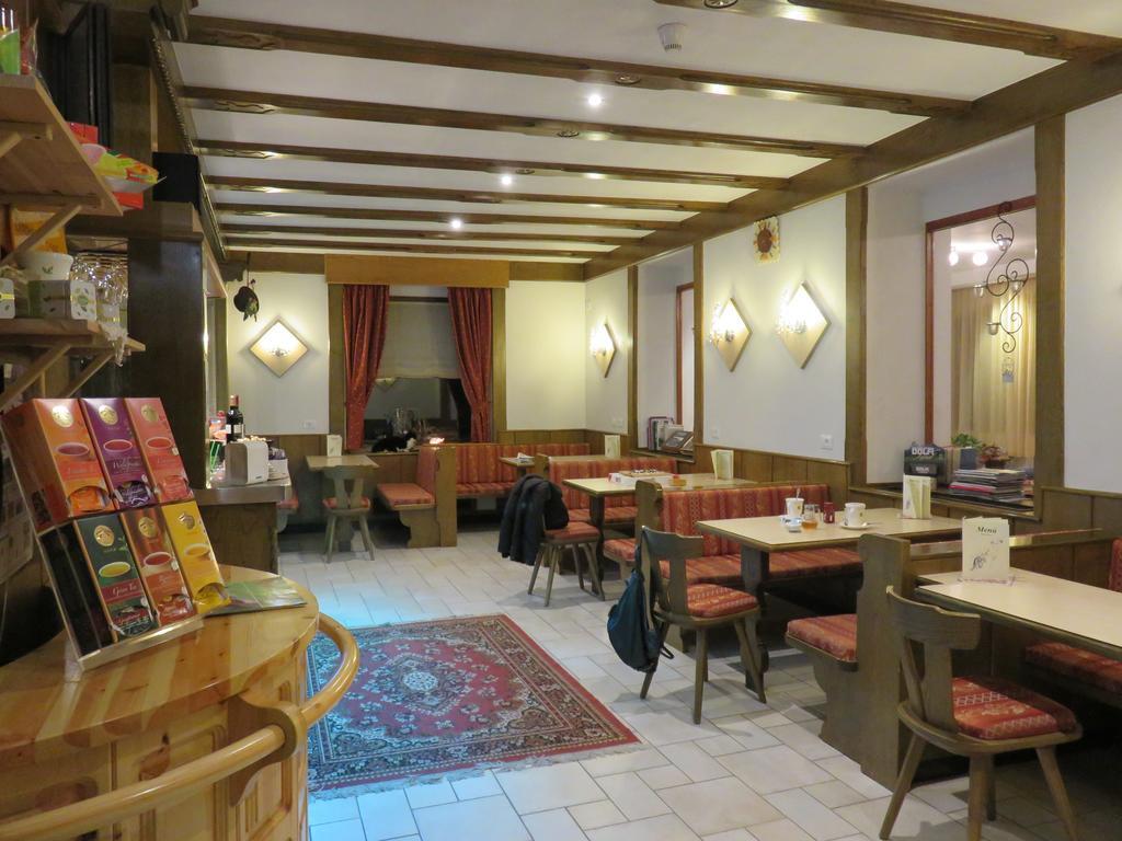 Hotel alle Rose Cavedago Esterno foto