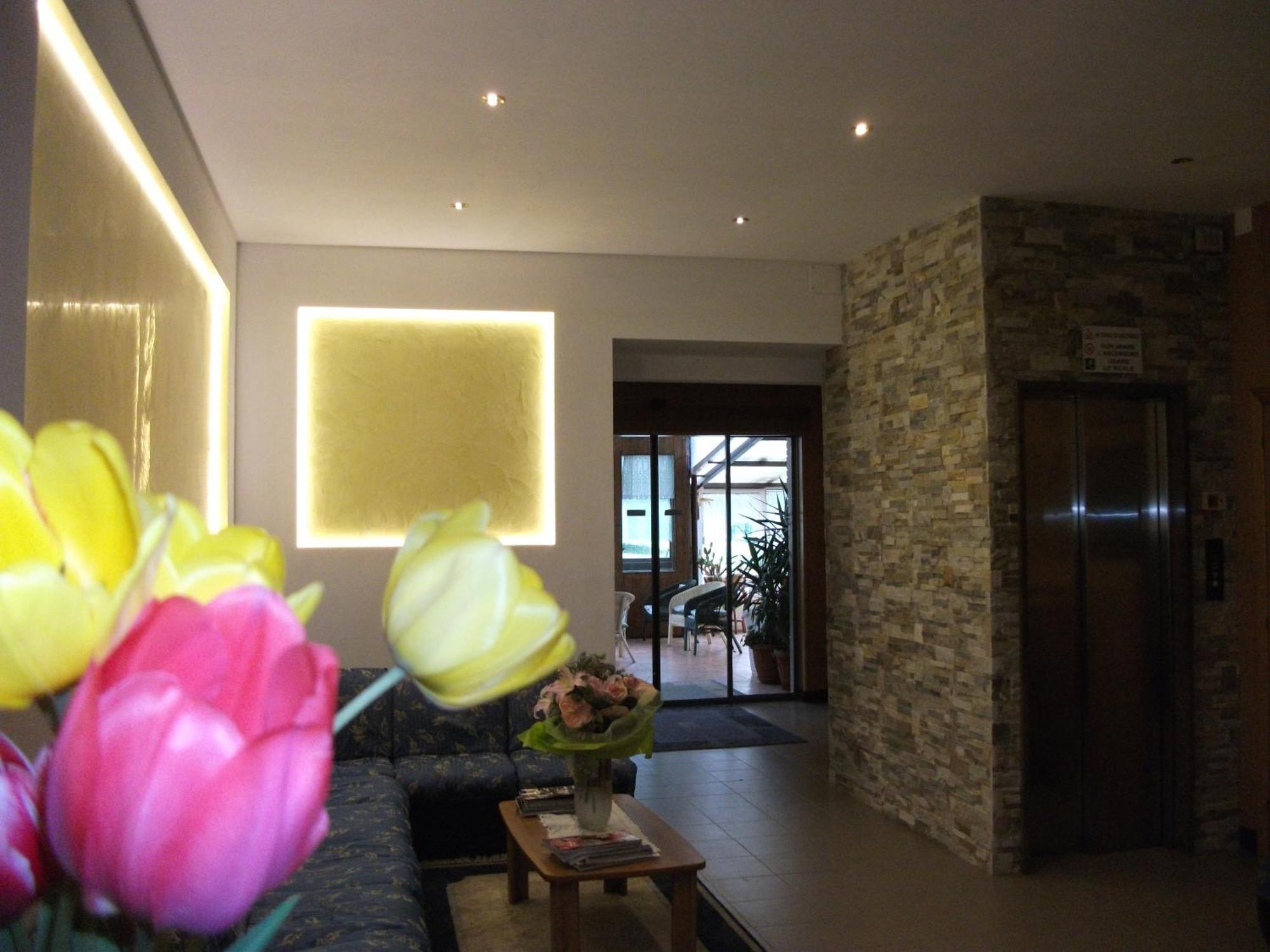 Hotel alle Rose Cavedago Esterno foto