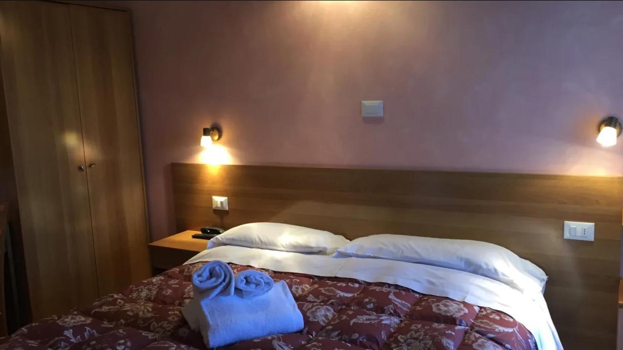 Hotel alle Rose Cavedago Esterno foto