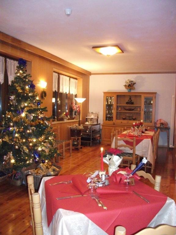 Hotel alle Rose Cavedago Esterno foto