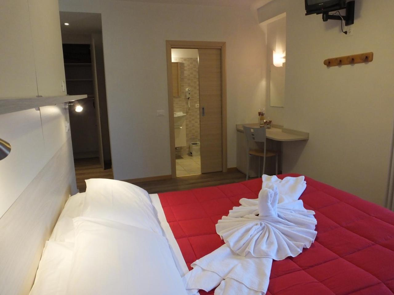 Hotel alle Rose Cavedago Esterno foto