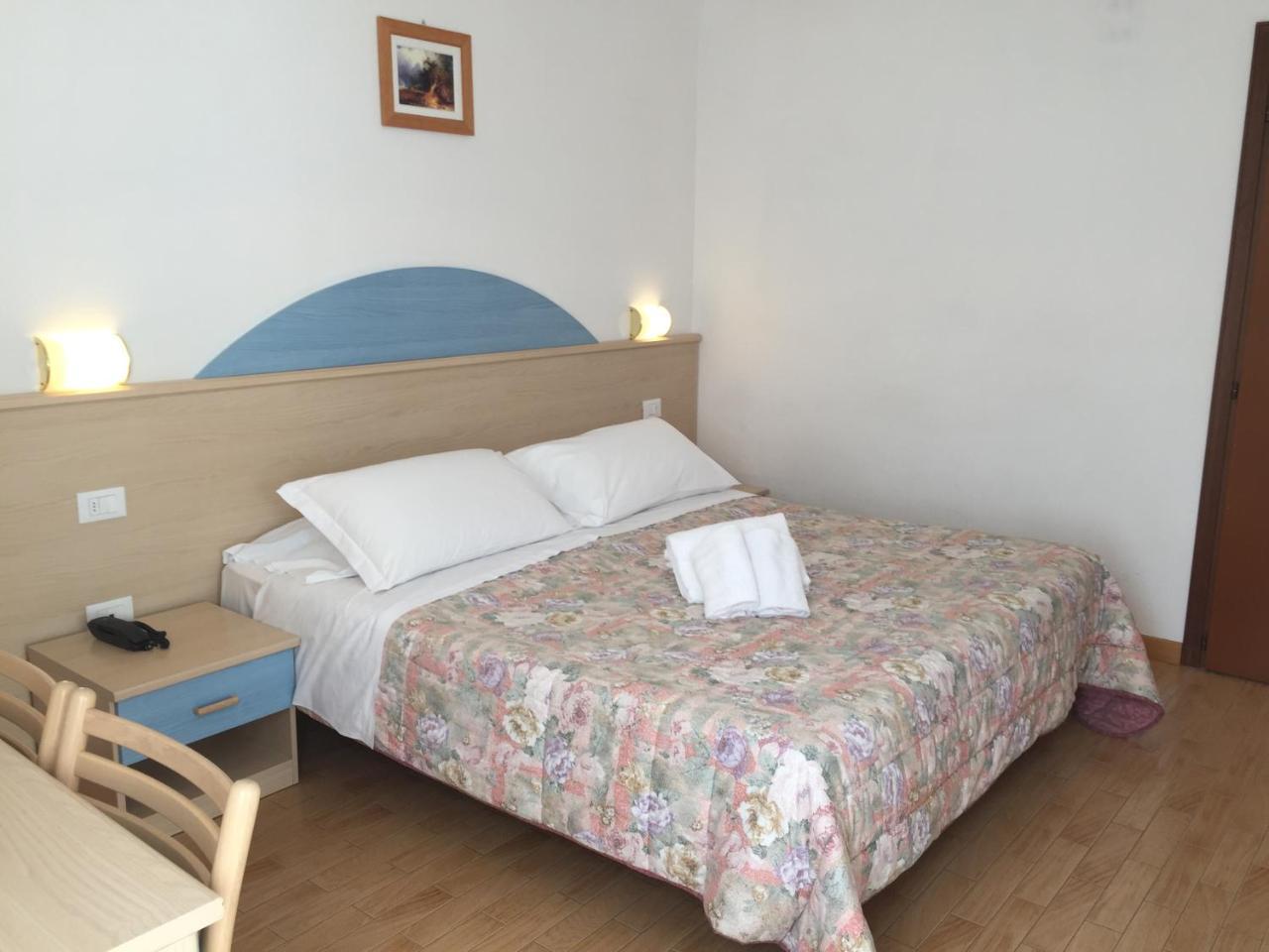 Hotel alle Rose Cavedago Esterno foto