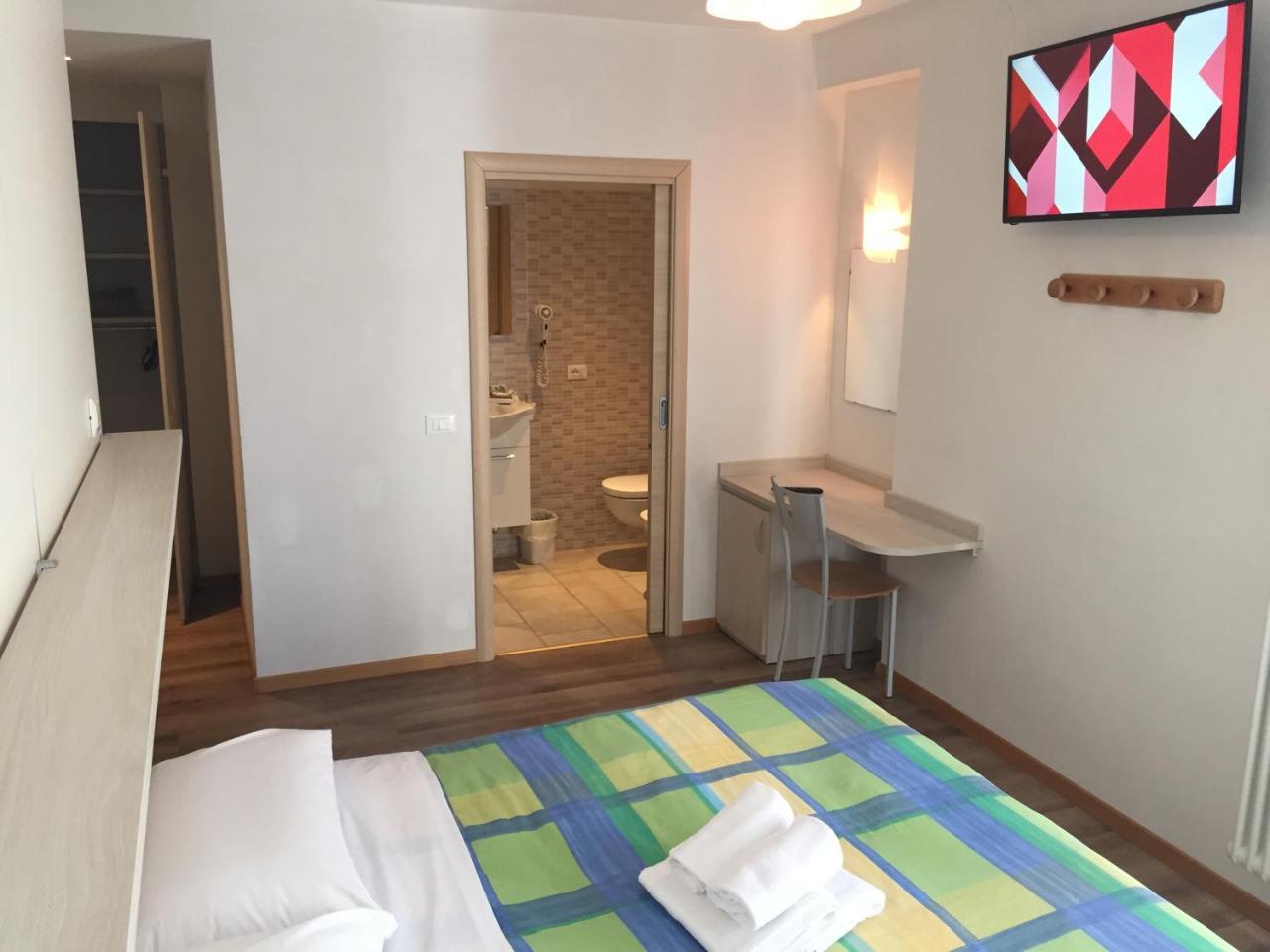 Hotel alle Rose Cavedago Esterno foto