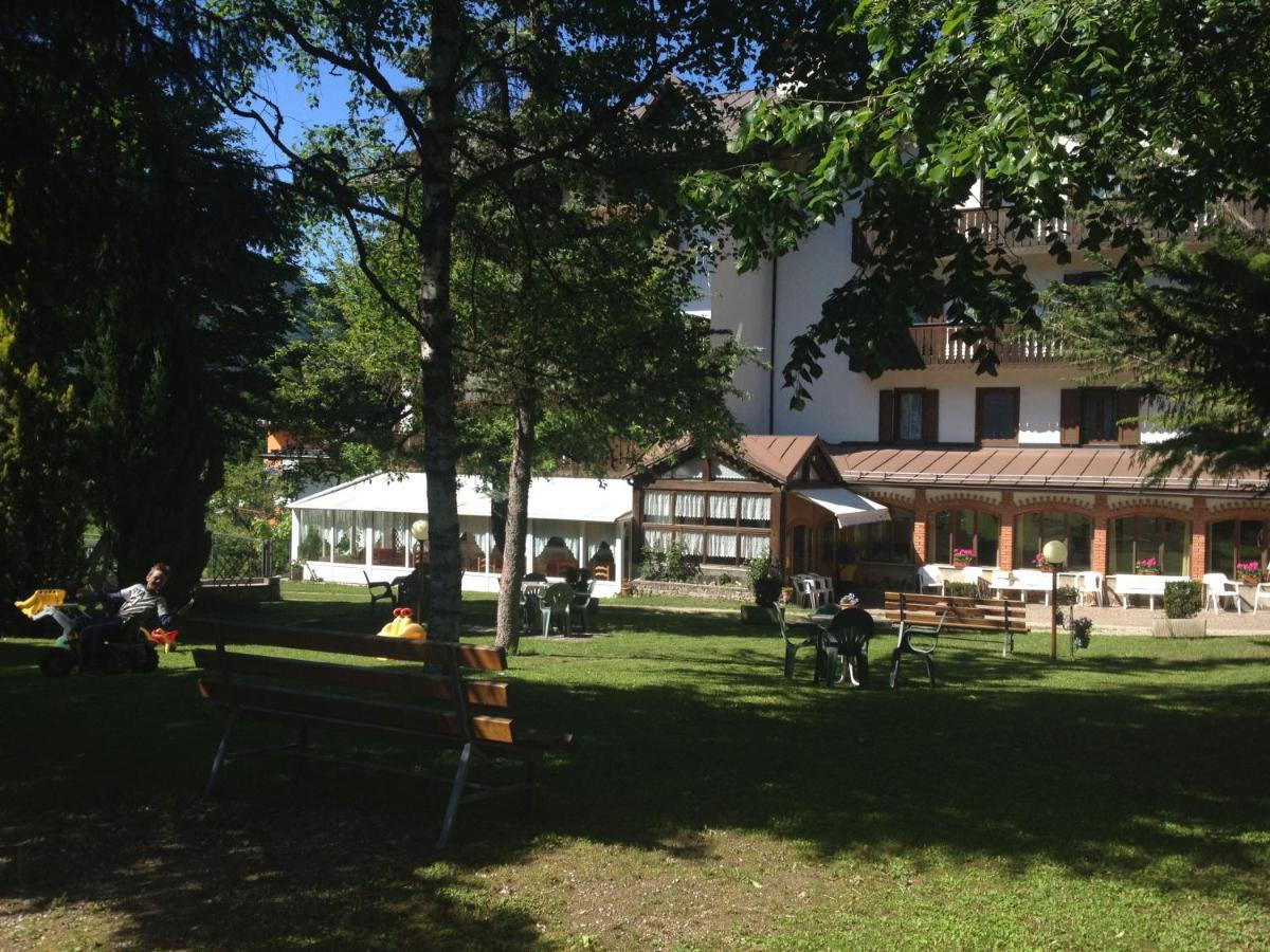 Hotel alle Rose Cavedago Esterno foto